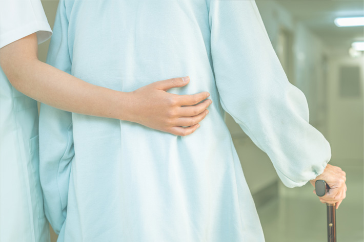 脳梗塞の後遺症に苦しむ方のイラスト画像