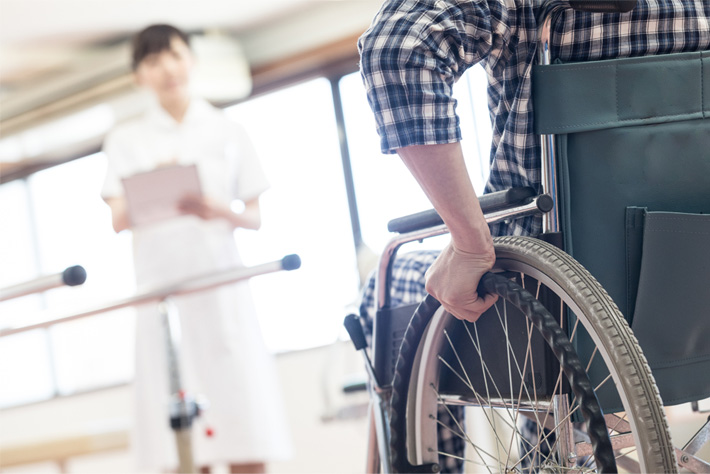 脳梗塞の後遺症に苦しんでいる方のイラスト画像