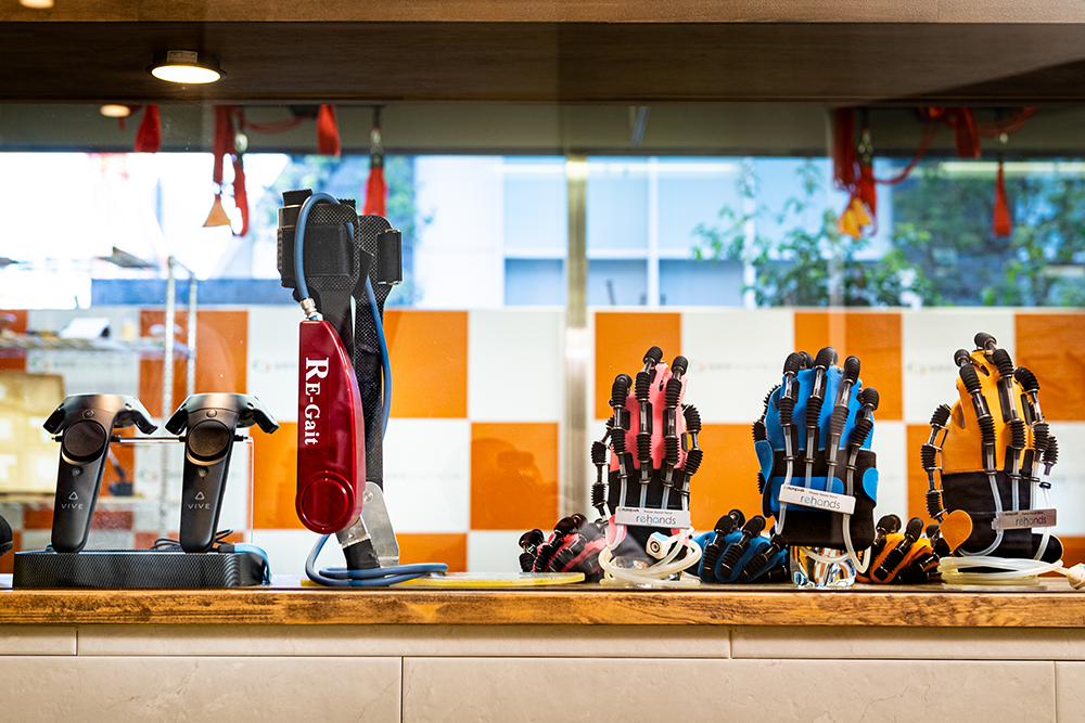 リハビリに用いる機材の画像